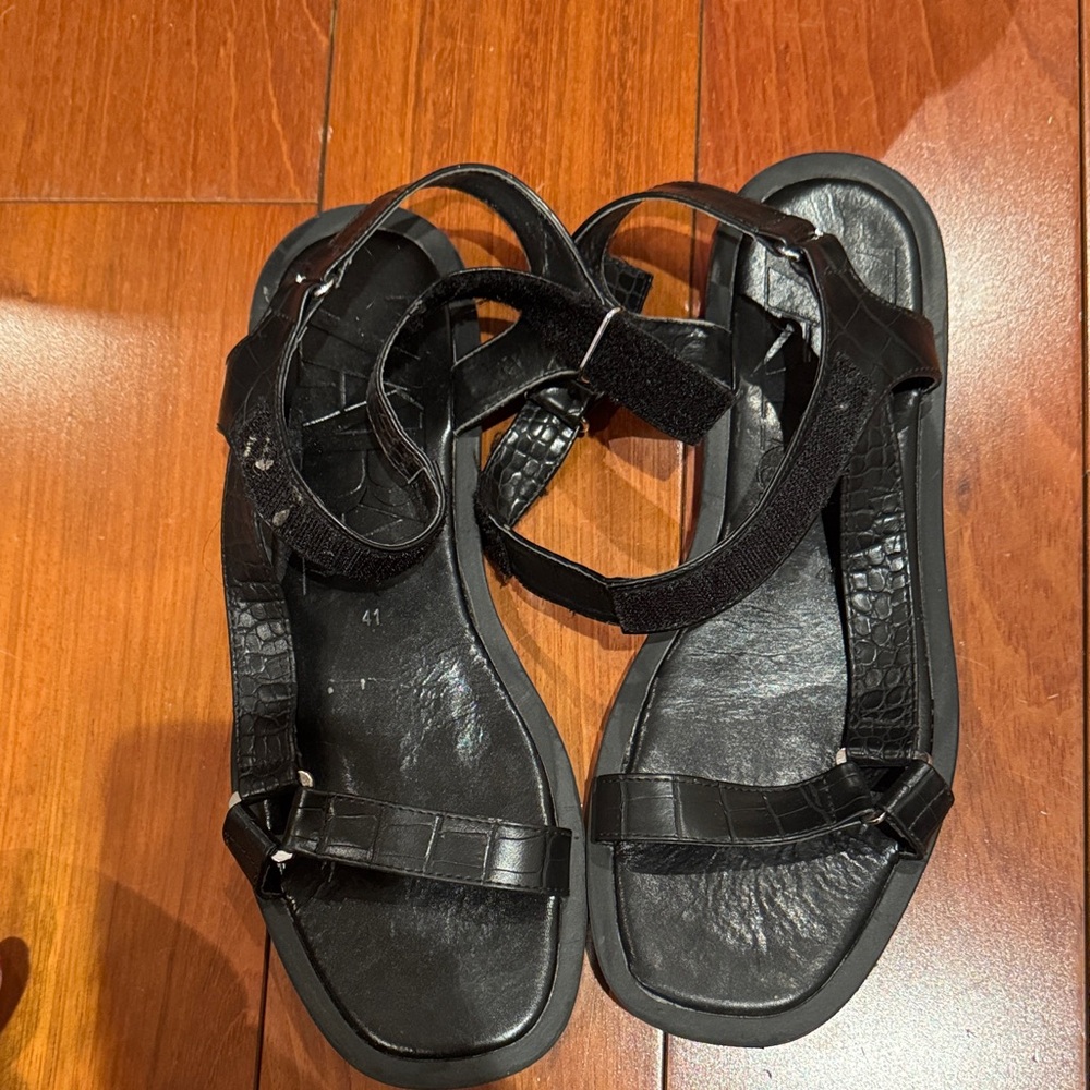 Zara Black Textured Women's Sandals